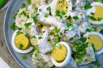 Na postny obiad serwuję sałatkę. Nikt się nie krzywi, bo każdy ją lubi