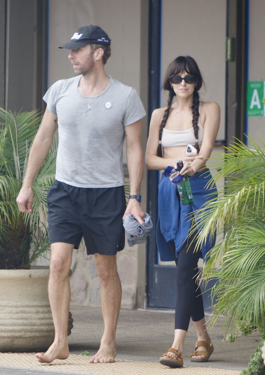 PREMIUM EXCLUSIVE Chris Martin and Dakota Johnson in love in Malibu
- / X17 / Forum
barefoot, coldplay, couple, love, yoga