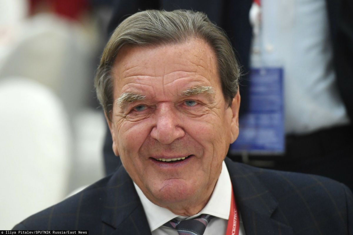 Gerhard Schroeder był kanclerzem RFN w latach 1998-2005. Po ustąpieniu z urzędu zaangażował się w budowę gazociągu Nord Stream
