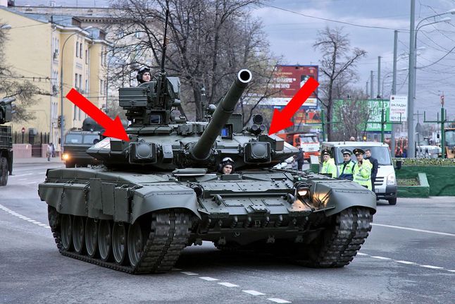 Czołg T-90 - strzałkami zaznaczone promienniki systemu Sztora