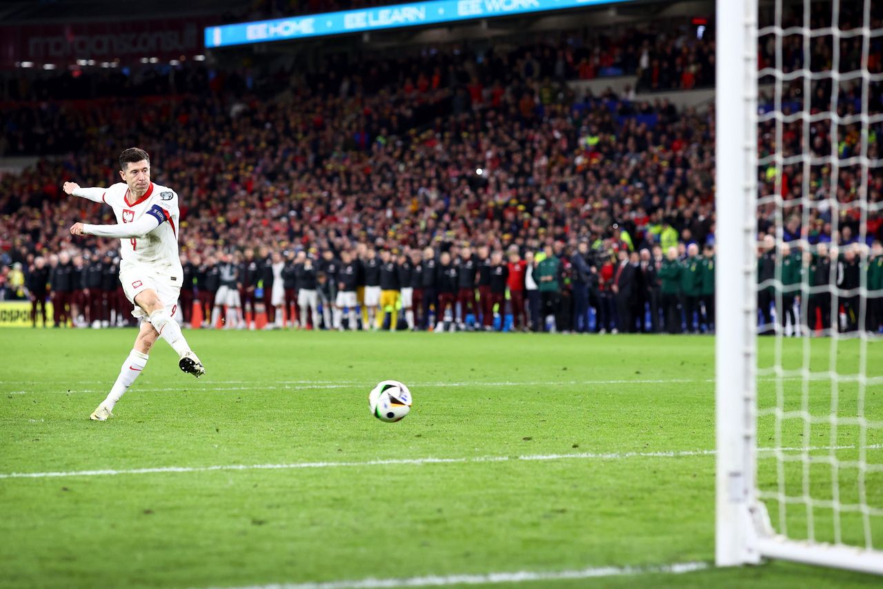 CARDIFF, WALES - MARCH 26: Robert Lewandowski of Poland scores his penalty in the shootout during the UEFA EURO 2024 Play-Offs Final match between Wales and Poland at Cardiff City Stadium on March 26, 2024 in Cardiff, Wales.(Photo by Charlotte Wilson/Offside/Offside via Getty Images)