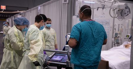 Koronawirus. USA. 1,3 tys. zgonów w ciągu doby. Zakażenia także na prowincji