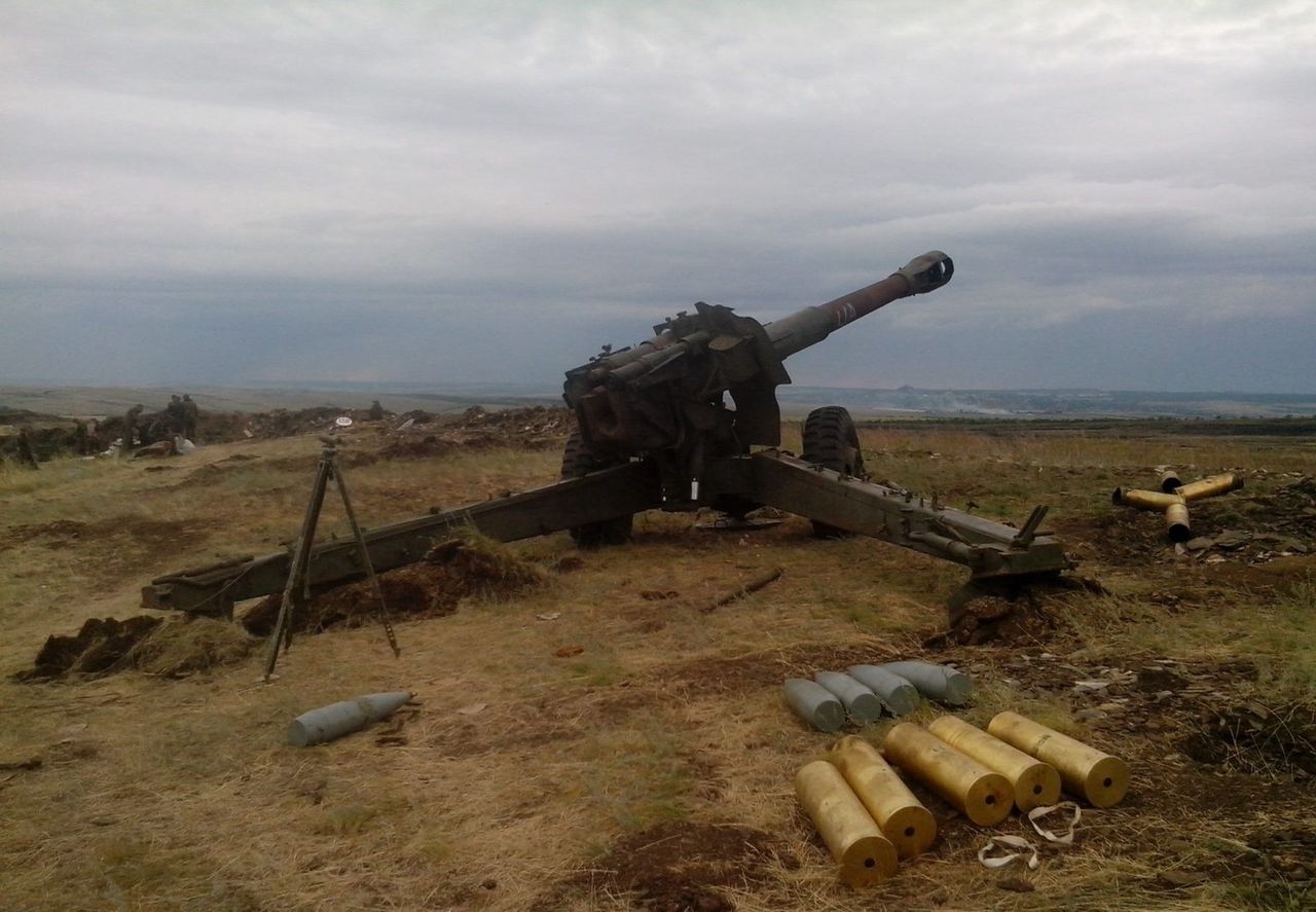 D-20 howitzer gun and 152 mm ammunition