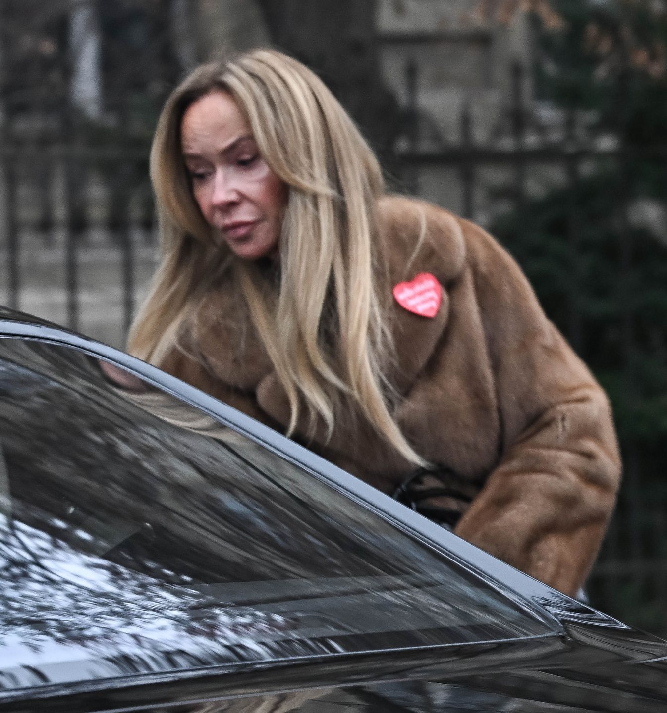 Joanna Przetakiewicz wietrzy stopy na mrozie