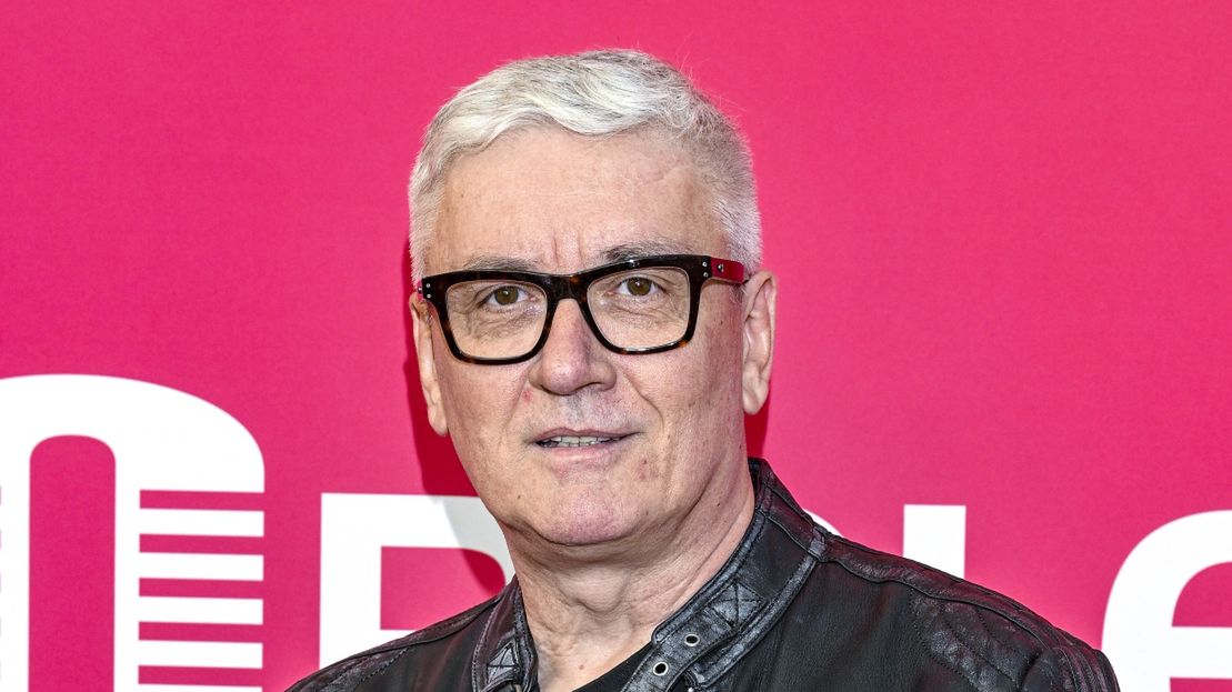 Na zdj.: Artur Orzech, Fot. AKPAArtur Orzech, okulary z czarnymi oprawkami, Opole 2025, Konferencja prasowa 62. KFPP w Opolu, TVP, 62. KFPP w Opolu, konferencja, Telewizja Polska, czerwiec 2025, konferencja prasowa