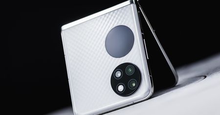 Byłby świetny, gdyby nie tysiące jego wad. Składany Huawei P50 Pocket - test