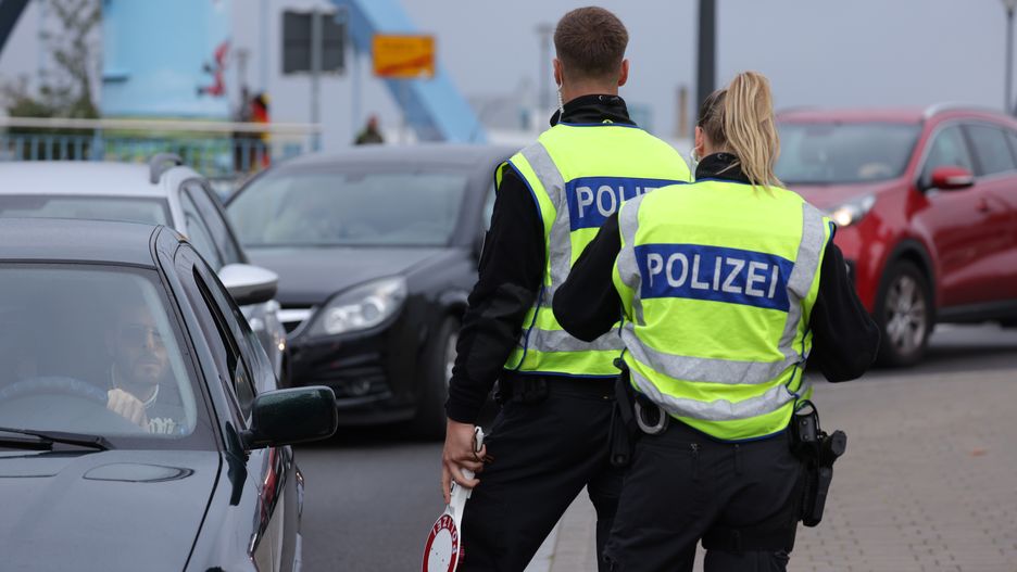 FRANKFURT AN DER ODER, GERMANY - OCTOBER 05: German police monitor vehicles arriving from Poland at a temporary border checkpoint on October 05, 2023 in Frankfurt an der Oder, Germany. Germany is struggling to contain a current, high influx of migrants and refugees, mainly from Syria, Afghanistan and Turkey, arriving on its eastern borders.  (Photo by Sean Gallup/Getty Images)