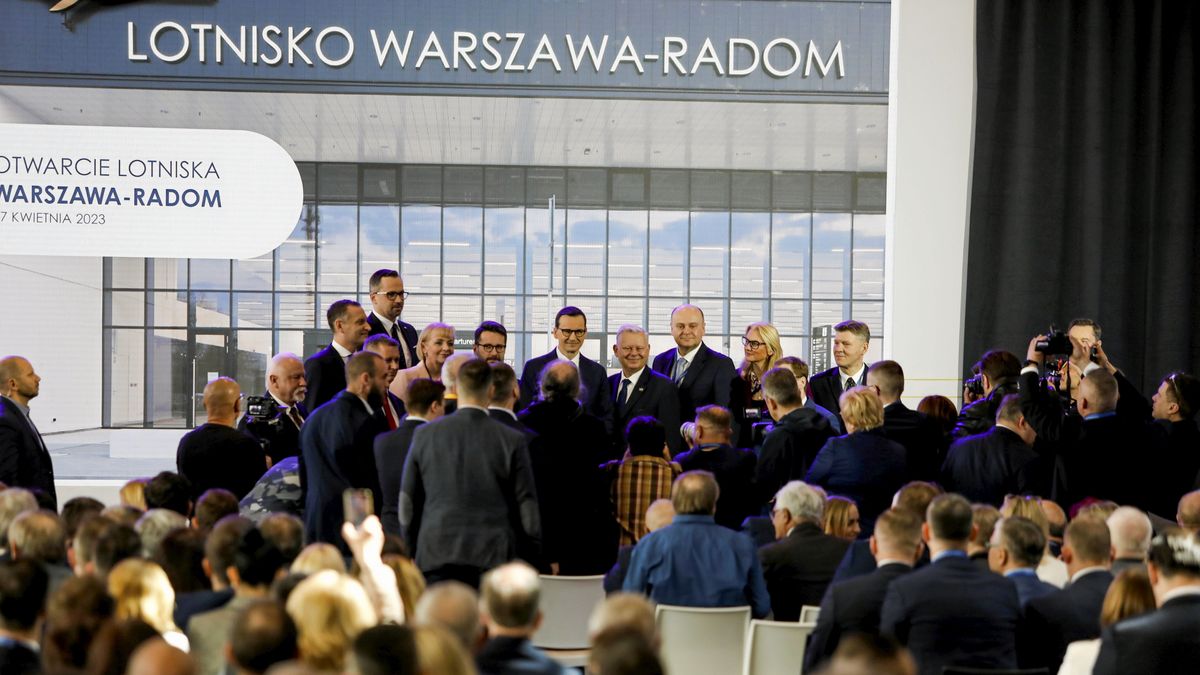 Lotnisko Warszawa-Radom otwarto z pompą. To inwestycja państwowego PPL-u wspierana przez polityków Zjednoczonej Prawicy