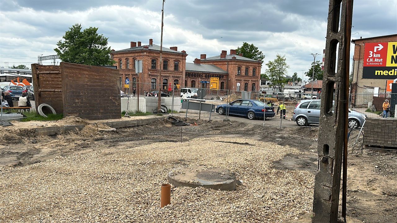 Myszków przechodzi gruntowną metamorfozę. W centrum miasta zieleń i nowoczesne rozwiązania