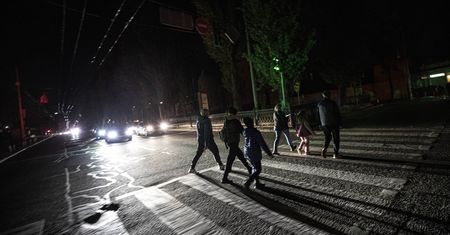Rosja "chce doprowadzić do kryzysu humanitarnego". Niszczy infrastrukturę energetyczną Ukrainy