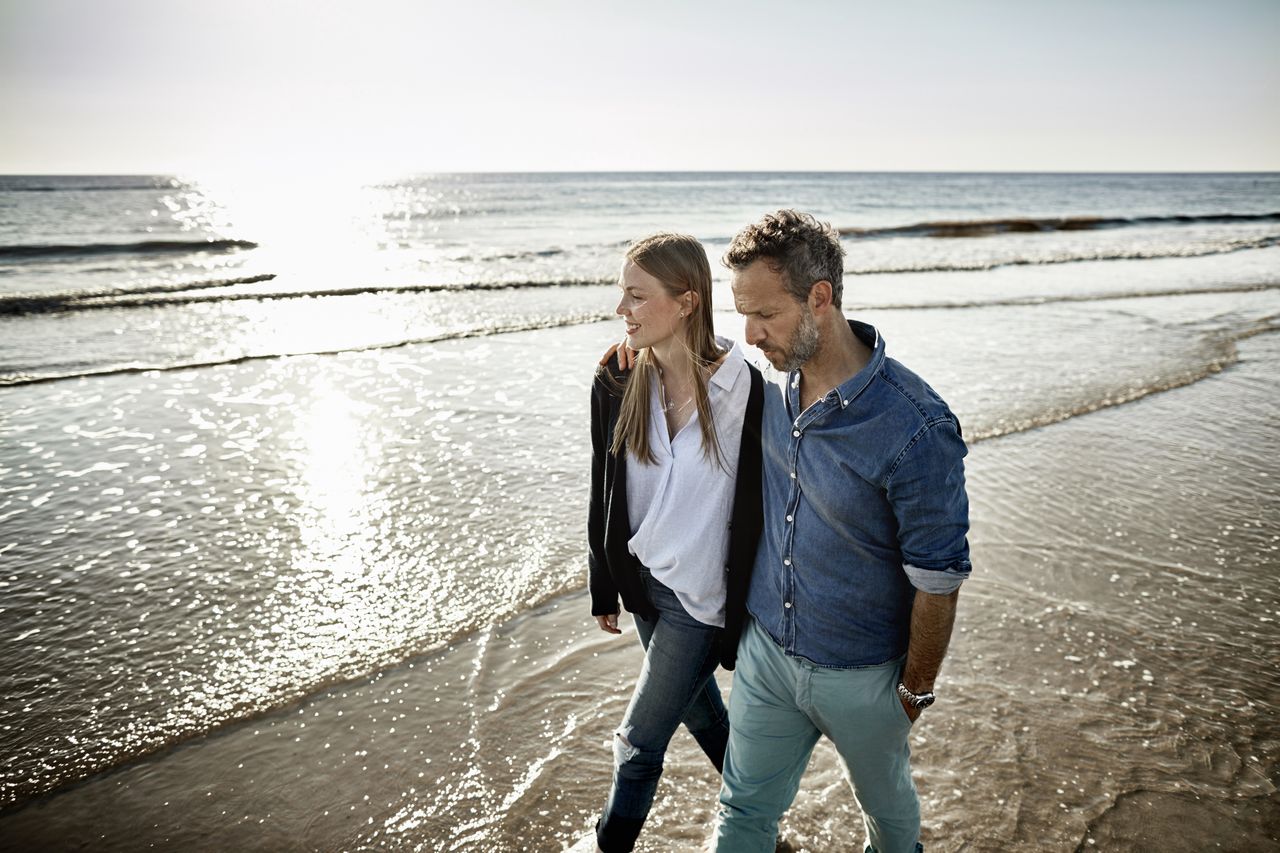 Związki osób, które mają wspólne konta, trwają dłużej. Są ciekawe badania