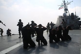 Irańska marynarka zatrzymała tankowiec. Przemycał ropę. Załoga aresztowana