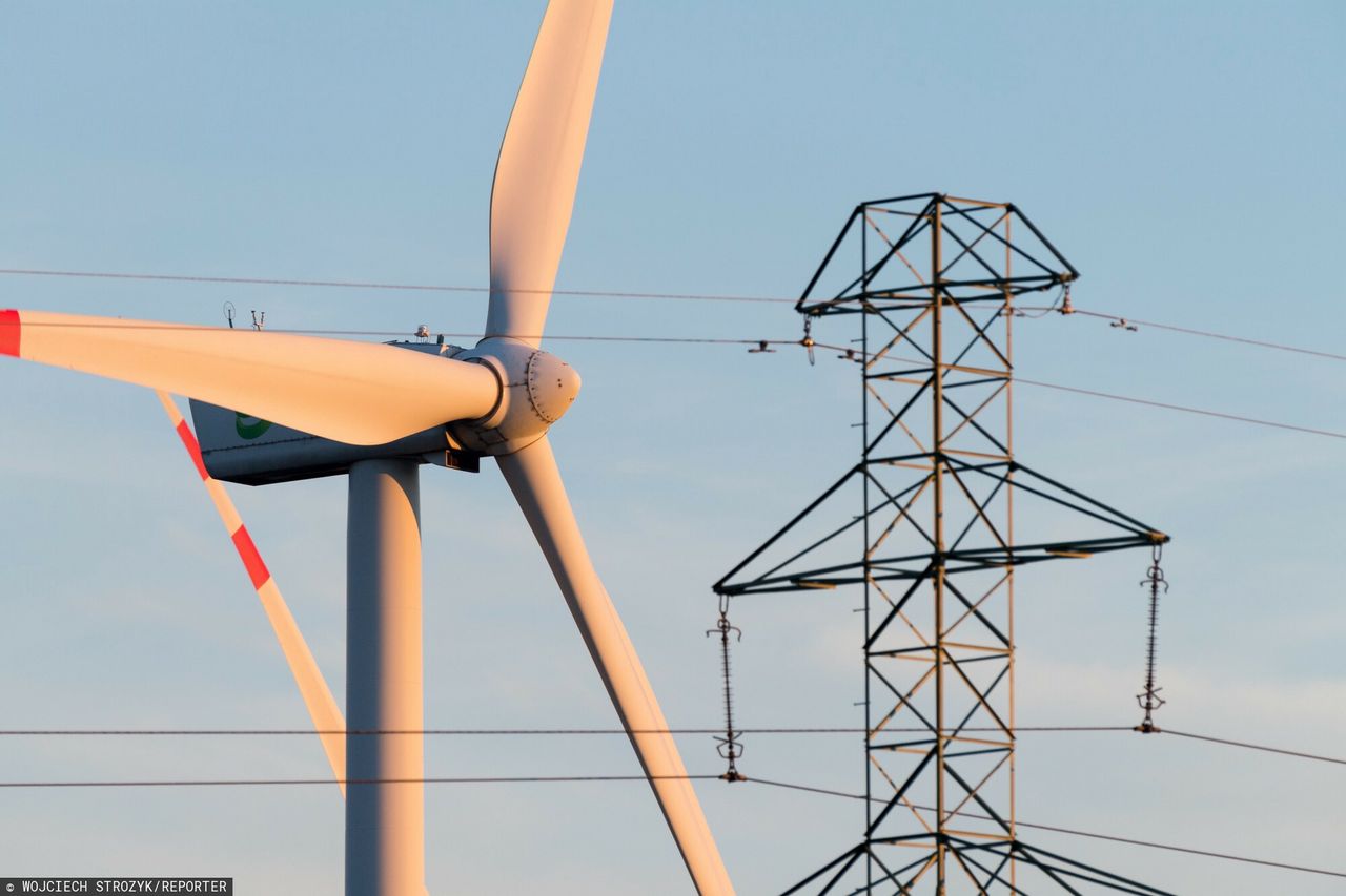 Węgiel się zwija. OZE grzęzną w procedurach