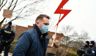 Czarnek odznaczył dyrektora, który zakazał symbolu Strajku Kobiet