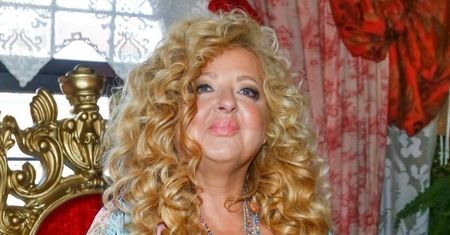 Magda Gessler i jej burza loków pozdrawiają wieczorową porą. Fanka: "MADZIA PO MELANŻU, KOCHAM" (FOTO)