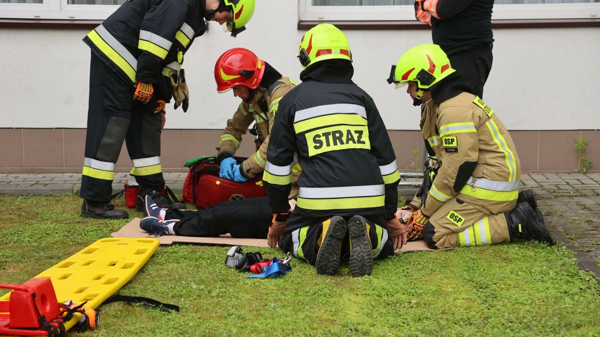 ?wiczenia zarz?dzania kryzysowego "REKORD 2026"
12.06.2026 Bochnia. Cwiczenia ?REKORD 2026?. Scenariusz obejmuje m.in. gaszenie pozaru na terenie  Domu Pomocy Spolecznej oraz ewakuacj? duzej liczby osob. fot. Mateusz Kotowicz/REPORTER
Mateusz Kotowicz/REPORTER