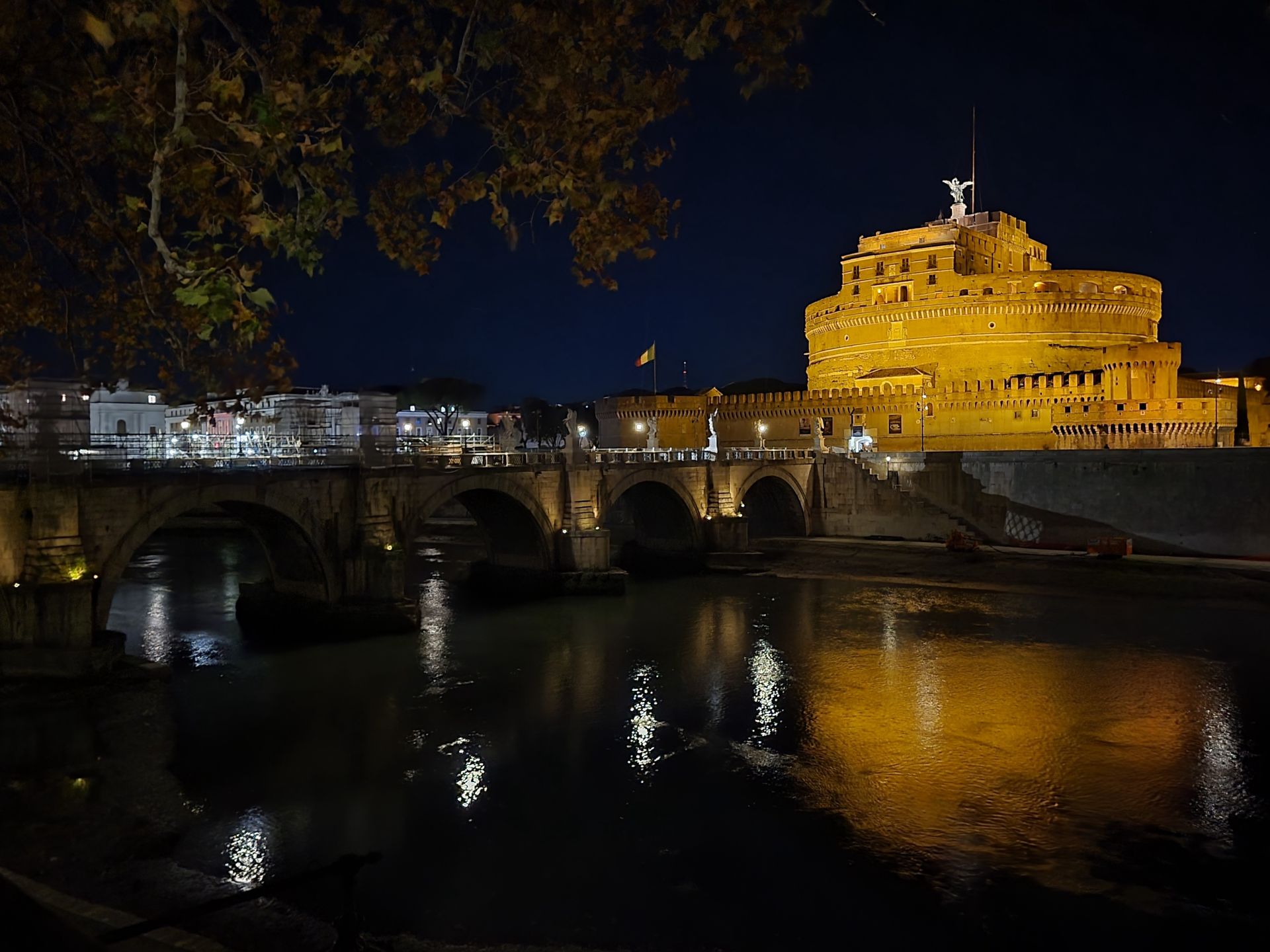 Warto zarezerwować sobie czas na spacer pod zamkiem