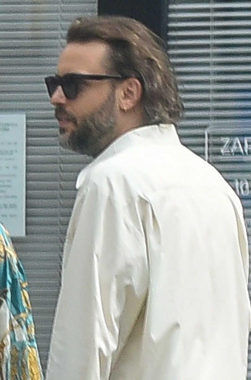 Tomasz Makowiecki spaceruje z ukochaną po Warszawie