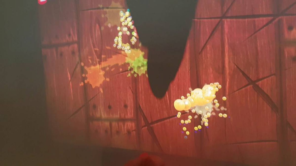 Projektor Sony wyświetlający obraz reagujacy na dotyk 1