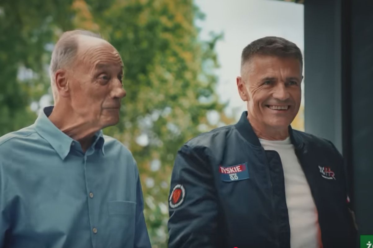 Krzysztof Hołowczyc i Dariusz Szpakowski w reklamie Żabki