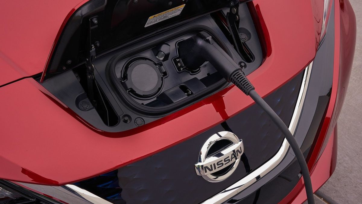 Nissan Leaf to najtańszy, sensowny samochód elektryczny na polskim rynku. Wciąż za drogi o jakieś 20-30 proc.