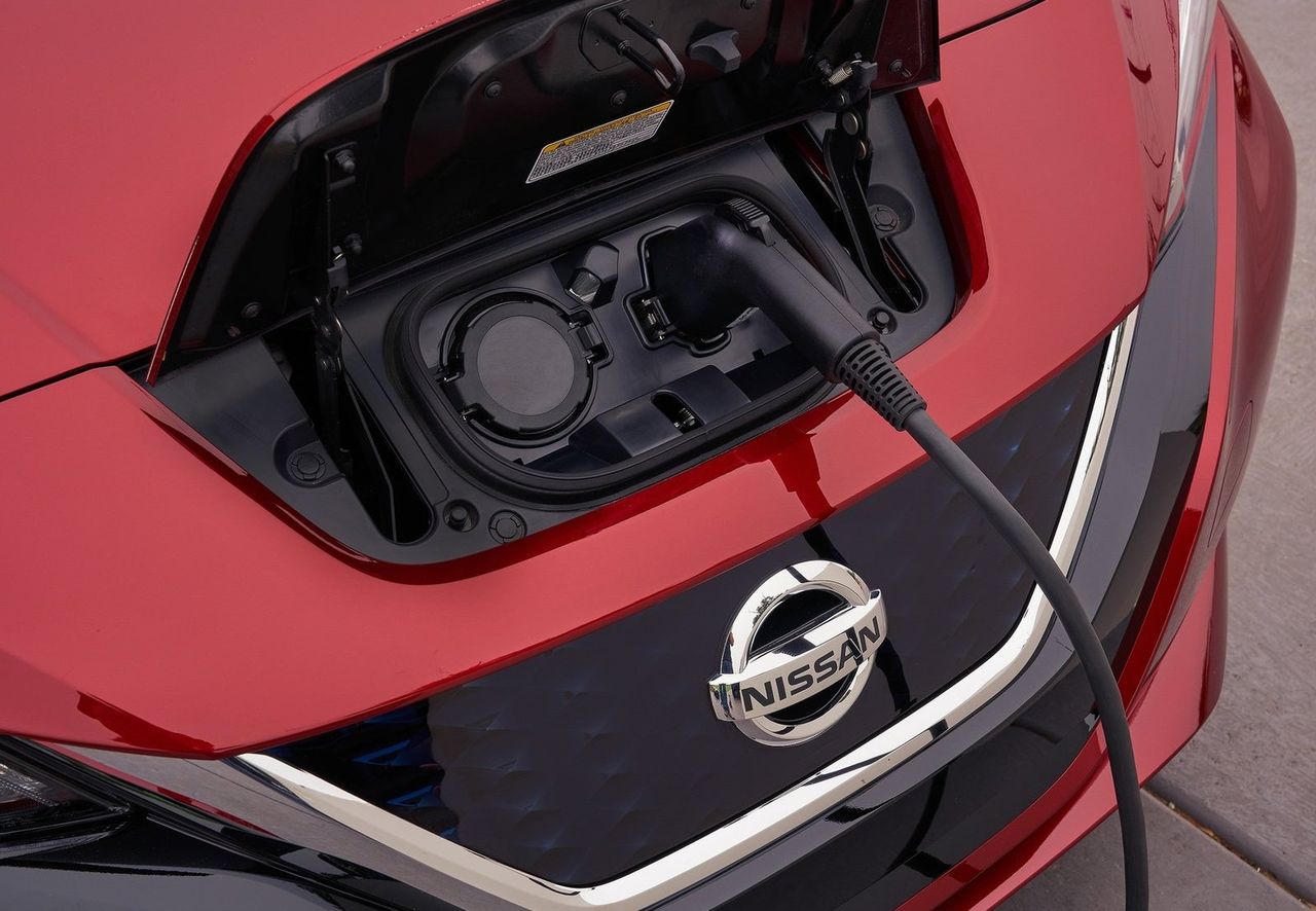 Nissan Leaf to najtańszy, sensowny samochód elektryczny na polskim rynku. Wciąż za drogi o jakieś 20-30 proc.