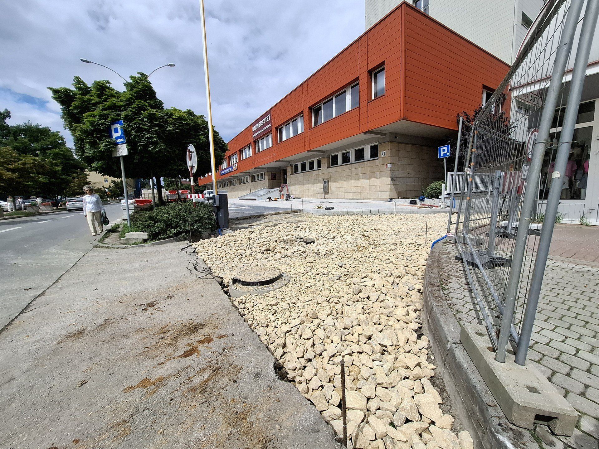Remont otoczenia uniwersytetu w Częstochowie dobiega końca