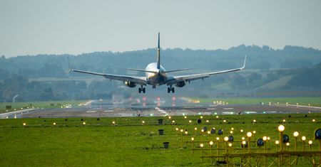 Co z lotami w wakacje? Problemy z paliwem mogą odbić się na podróżnych