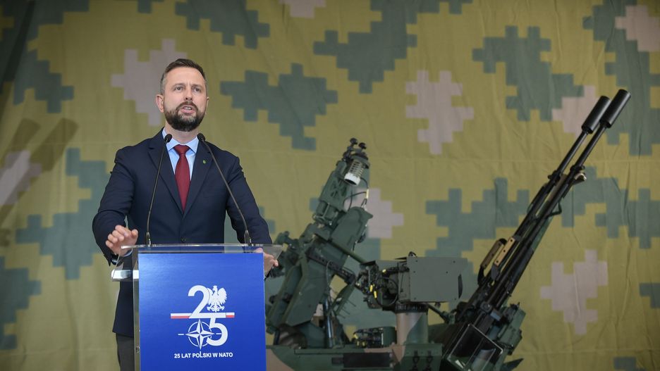 Sochaczew, 04.07.2024. Wicepremier, minister obrony narodowej Władysław Kosiniak-Kamysz podczas ceremonii podpisania kolejnej umowy w zakresie wsparcia logistycznego dla przeciwlotniczych zestawów rakietowo-artyleryjskich PILICA, 4 bm. w 3. Warszawskiej Brygadzie Rakietowej OP w Sochaczewie. (sko) PAP/Marcin Obara