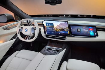 BMW twierdzi, że młodsi kierowcy nie chcą przycisków, bo wolą rozmawiać z samochodem