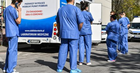 Wrocław. Koronawirus. Wojewoda znów apeluje do medyków. Szuka chętnych do pracy w szpitalach