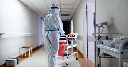 Pomoc finansowa dla rodzin medyków zmarłych na COVID. Walczą o specjalne renty