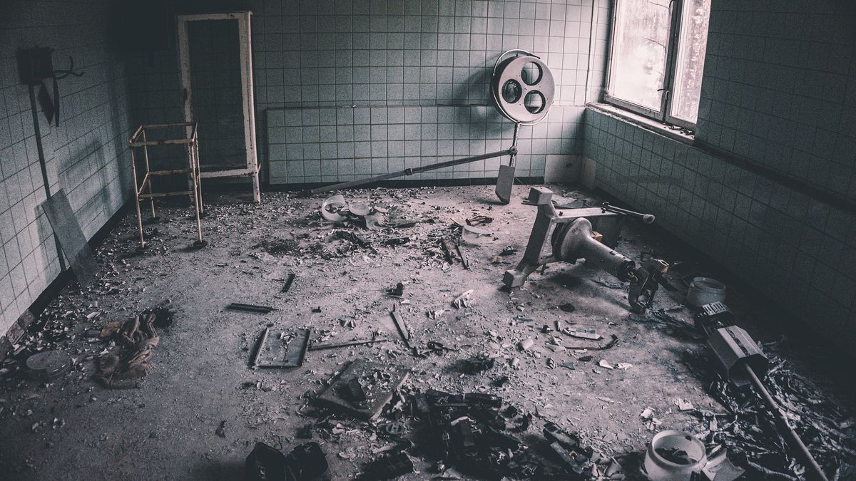 Turyści znaleźli zwłoki w opuszczonym szpitalu (zdjęcie ilustracyjne)