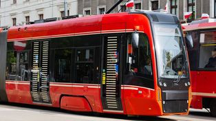 Najpiękniejsza tramwajowa trasa w Polsce. Wagony wjeżdżają tu w miękki, zielony tunel. A to wszystko w Bytomiu, w środku czarnego Śląska.