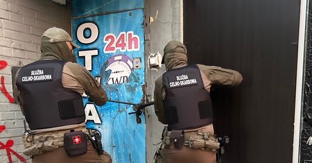 KAS rozbiła hazardową grupę przestępczą. 16 osób zatrzymanych
