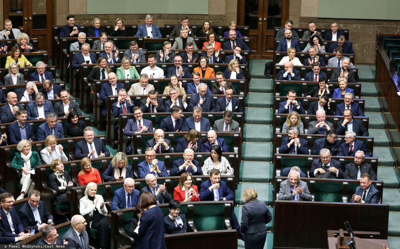 KO traci w sondażu. PiS wróży koniec rządów Tuska