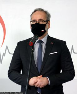 Minister Adam Niedzielski zaszczepiony. Stał w kolejce na Stadionie Narodowym