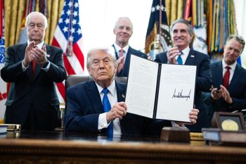 Trump chwali swoje cła. "Ameryka powróciła"