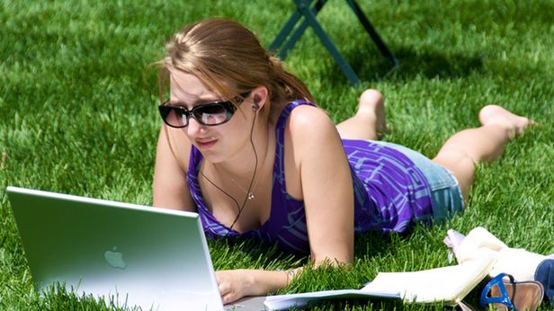 Panowie, nadchodzą gadżeciary! Jakie urządzenia dziewczyny noszą w torebkach? 1