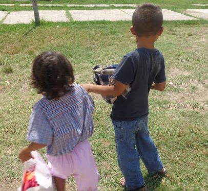 Często starsze rodzeństwo dba o młodsze bardziej niż rodzice