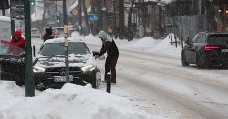 Biały chaos w Zakopanem. Miasto zatonęło w śniegu