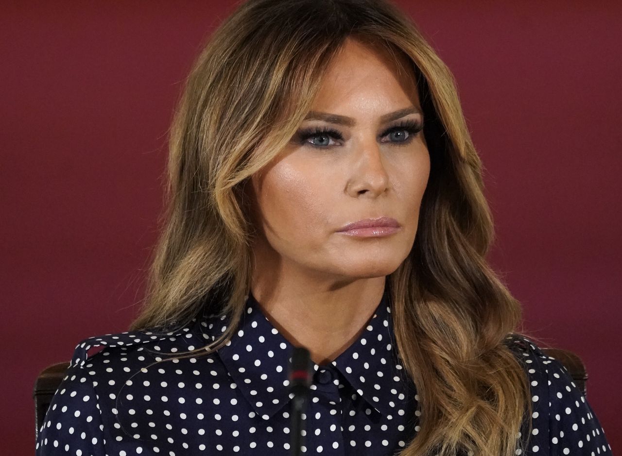 Melania Trump na spotkanie z dziećmi imigrantów włożyła kontrowersyjną kurtkę