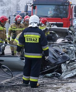 Auto w strzępach. Tragiczny wypadek pod Bełchatowem