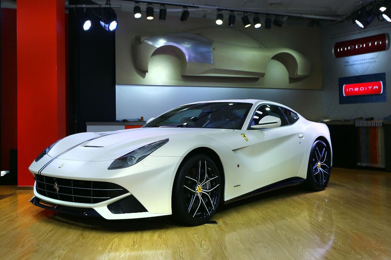 Specjalne Ferrari FF Dressage i F12berlinetta Polo