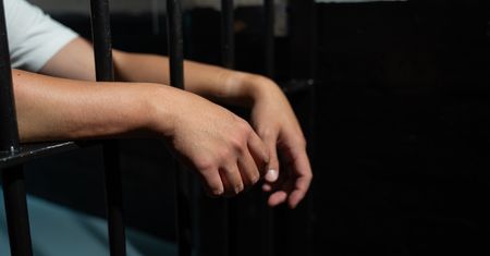Przecięli kraty i zniknęli. Spektakularna ucieczka w Dijon