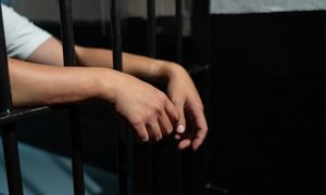 Przecięli kraty i zniknęli. Spektakularna ucieczka w Dijon