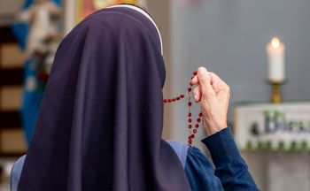 Zrzuciła habit. Ujawniła, skąd zakonnice biorą pieniądze