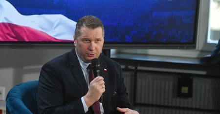 Polska wyjdzie z Unii? Czarnek odpowiedział