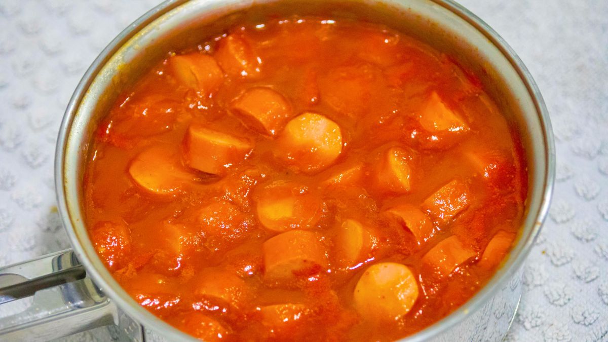 Parówki w sosie pomidorowym