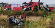 Wieluń: Samochód wpadł do stawu. Dwie osoby nie żyją